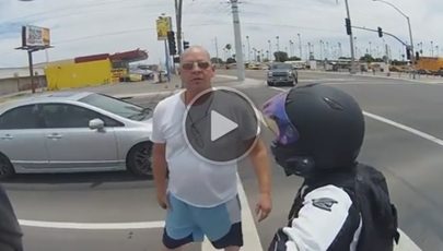 Motorista furioso ataca motociclista e leva a pior