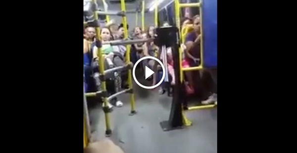 Se curiosidade matasse os passageiros desse ônibus, estariam todos mortos…