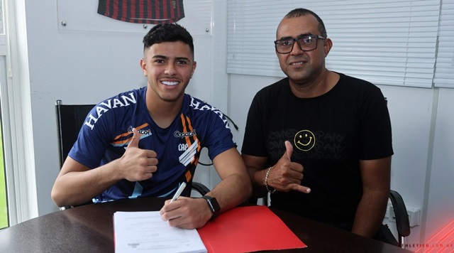 Com Santos na mira de outros clubes, Athletico-PR renova contrato de jovem goleiro